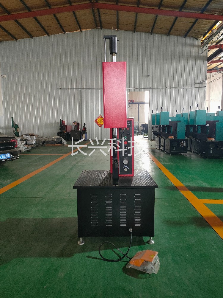 壓鉚螺柱鉚螺柱如何區(qū)別使用壓鉚機(jī)設(shè)備?